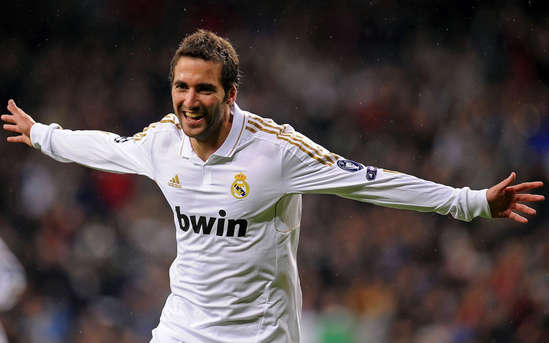 利物浦再胜曼城，红军登顶英超积分榜，英超利物浦对曼联比分